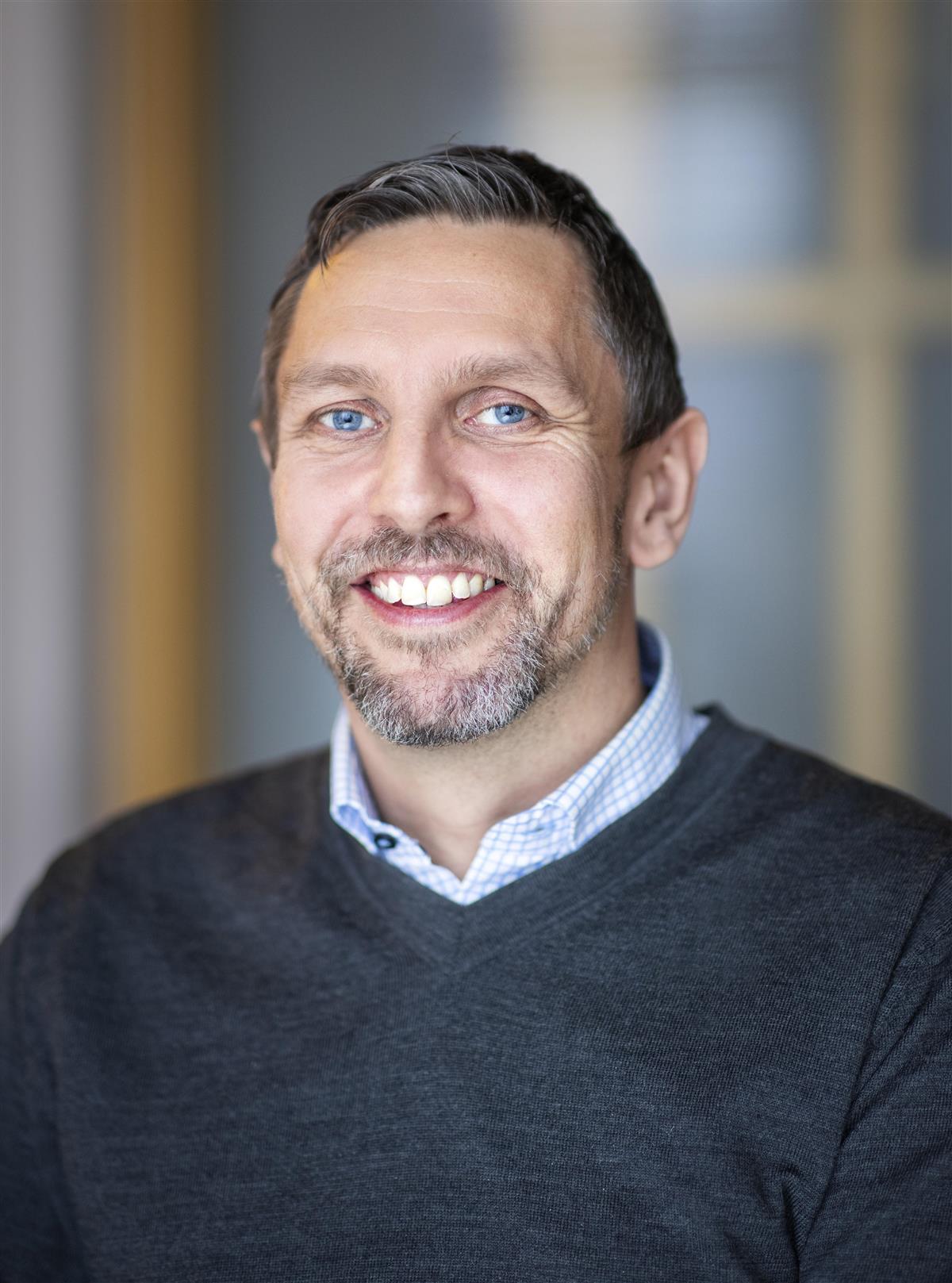 Bilde av rektor Jone Johnsen. - Klikk for stort bilde